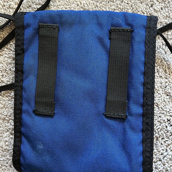 L.L. Bean Passport Wallet Traveler Pouch with Crossbody Strap and Belt Loops - Picture 9 of 9